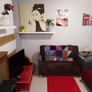 Guesthouse Familial Pour 1 A 5 Personnes De 42M2-Rez De Chaussee-Vues Sur Rue Et Patio Prive Ombrage - Sejour,Chambre Separee,Cuisine,Salle De Bain,Lit Double Et 2 Canapes Lits Depliant - Entree Cote Rue Berzelius-5 Minutes Du Metro Brocante ,Bus 31, Appartement